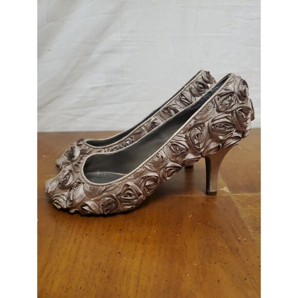 CL By Laundry Women Vanya Floral Roses Peep Toe Beige Gold Heels Size 7.5 - Picture 2 of 7